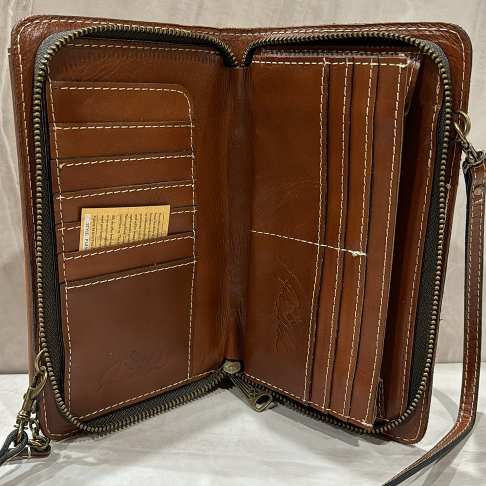 PATRICIA NASH
Azario Smooth Leather Crossbody Organizer Wallet